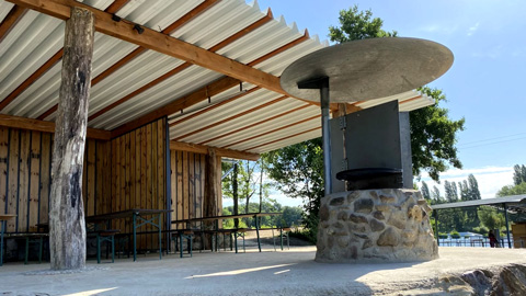 Grillhütte in Langenfeld an Bahn 2; Quelle: www.wasserski-langenfeld.de